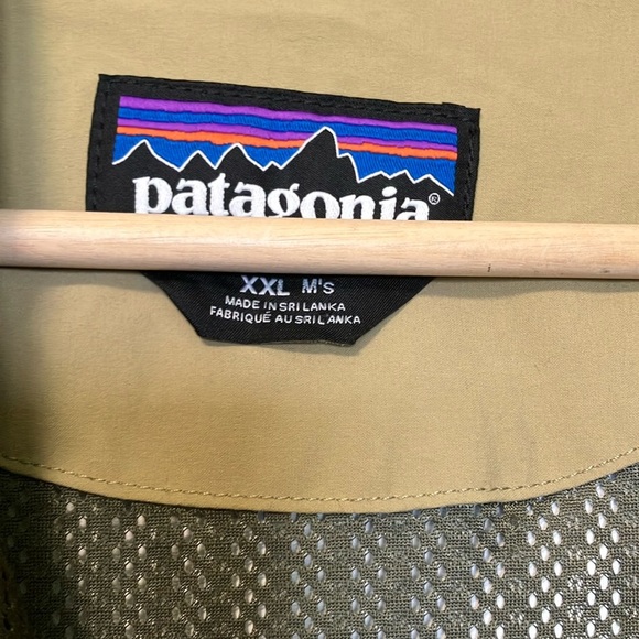 Patagonia Men's Khaki Field Jacket with mesh lining - Picture 2 of 7